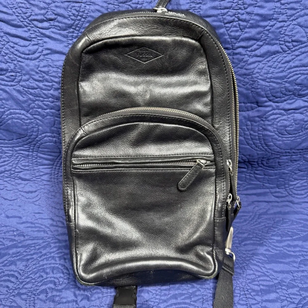 Fossil Mens Black Leather Sling Bag Crossbody Backpack Zipper Pockets Read